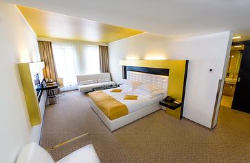 DELUXE DOUBLE ROOM